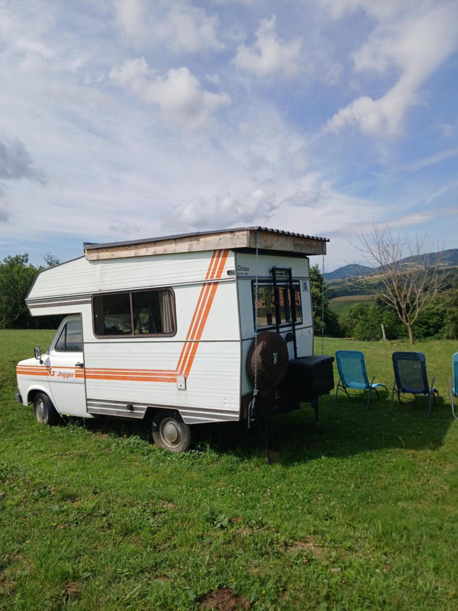 Campsite Car Vintage Saint-Barthelemy-le-Plain
